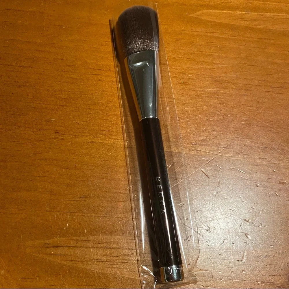 BECCA Angled Highlighting Brush